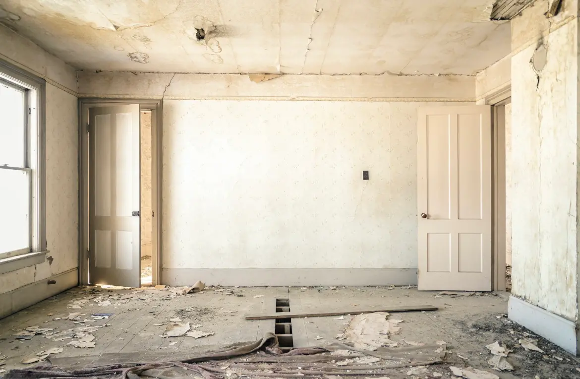 Waste disposal crew managing a cleanout project in Pontiac